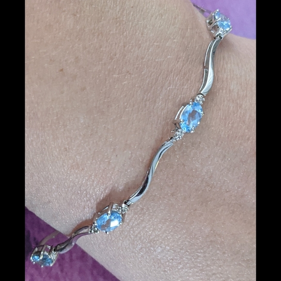 10k White Gold Blue Topaz Bracelet